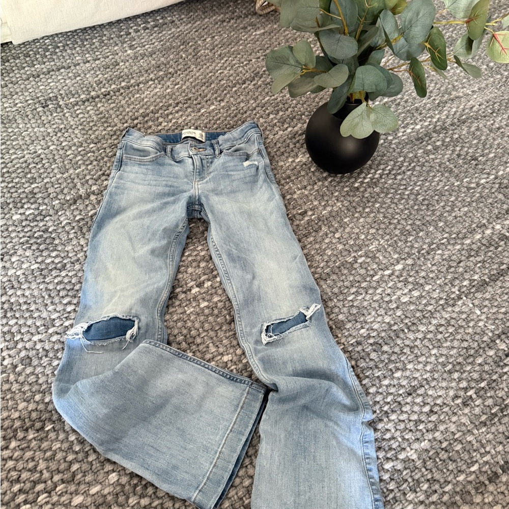 Abercrombie & Fitch ripped Boot Cut light wash denim 11/12 Long Low Rise